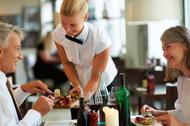 Restauracja obiad jedzenie kelner kelnerka kuchnia para kobieta mężczyzna związek