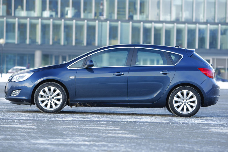 Czy kompaktowy diesel może się opłacać?  Opel Astra 1.6 kontra 1.7 CDTI