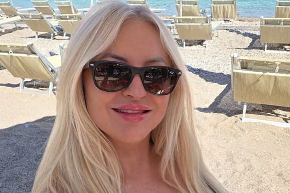 "SINU SU POSLALI MOJ INTIMNI SNIMAK, ON JE PITAO KOLIKA JE ZARADA" O Vesninom priznanju brujala javnost: Sada u bikiniju pokazala telo u 6. deceniji