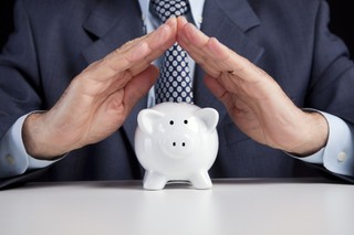 Włodarz kończy urzędowanie? Finansowe świadczenia poprawią mu nastrój