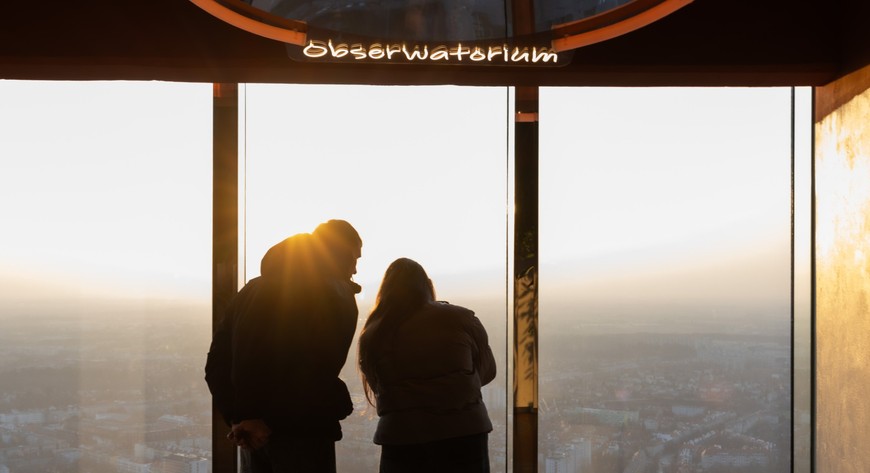 Każdy uczestnik z pakietem „Wrocław w Chmurach będzie mógł wjechać na 49. piętro Sky Tower i podziwiać panoramę regionu z najwyższego punktu widokowego w Polsce.