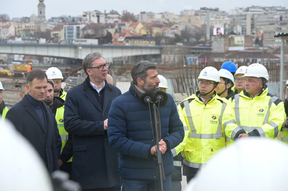 Aleksandar Vučić i Aleksandar Šapić na obilasku radova na izgradnji Novog savskog mosta