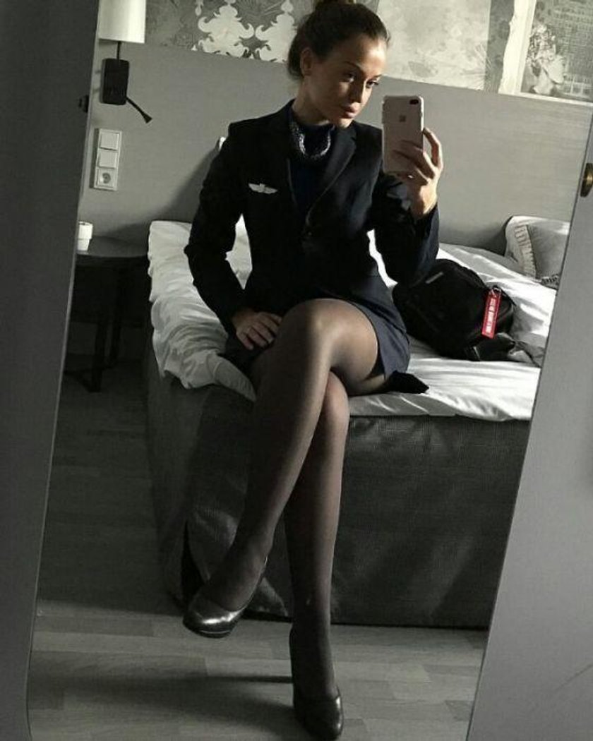 Seksowne stewardessy chwalą się atutami