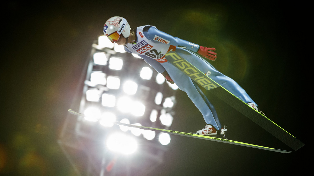 Kamil Stoch, Stefan Hula, Klemens Murańka, Piotr Żyła i Maciej Kot – tych zawodników Łukasz Kruczek, trener kadry polskich skoczków narciarskich, powołał na Turniej Czterech Skoczni, który 28 grudnia rozpoczyna się w Oberstdorfie.