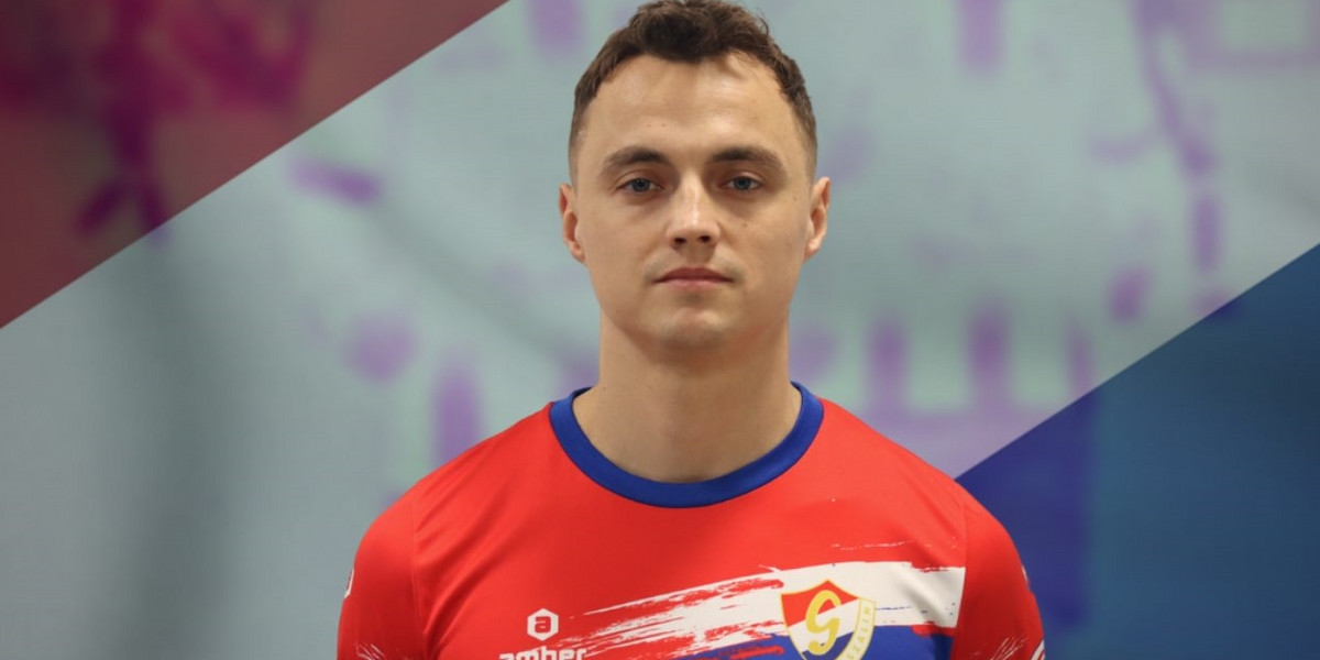 Michał Masłowski trzy razy zagrał dla Polski. Teraz powalczy o awans do III ligi.