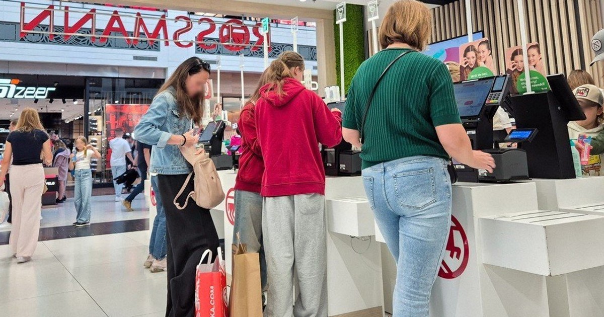 Rossmann rozdaje gratisy jak szalony. Klientka wydała grosze, a dostała 6 darmówek kasie!