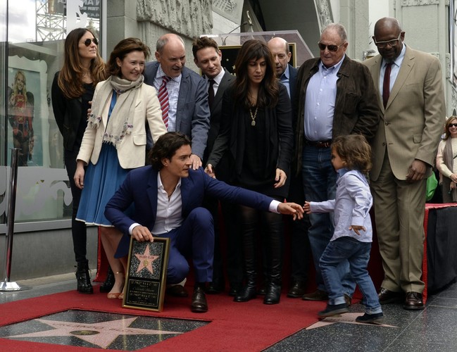 Orlando Bloom z synkiem Flynnem i gośćmi ceremonii na Hollywood Walk of Fame