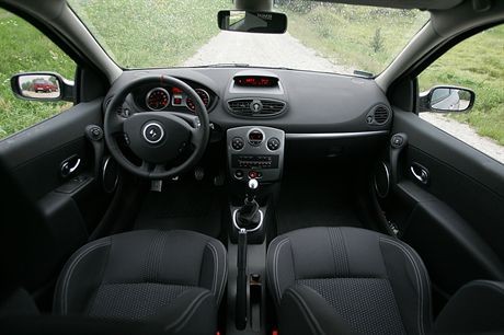 18.08.2006 Warszawa samochod Renault Clio RS model 2006Fot.Piotr Kowalczyk