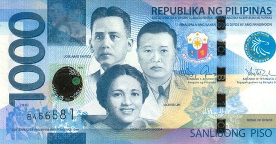 Corazon Aquino, pierwsza w historii kobieta-prezydent Filipin, pojawiła się obok swojego męża na banknocie o wartości 500 peso. Z kolei na pieniądzu o dwukrotnie wyższej wartości znajduje się wizerunek sufrażystki Josefy Llanes Escudy.