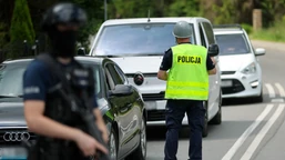 obława w starej wsi trwa. ekspert ostrzega: sprawca może być bardzo ni