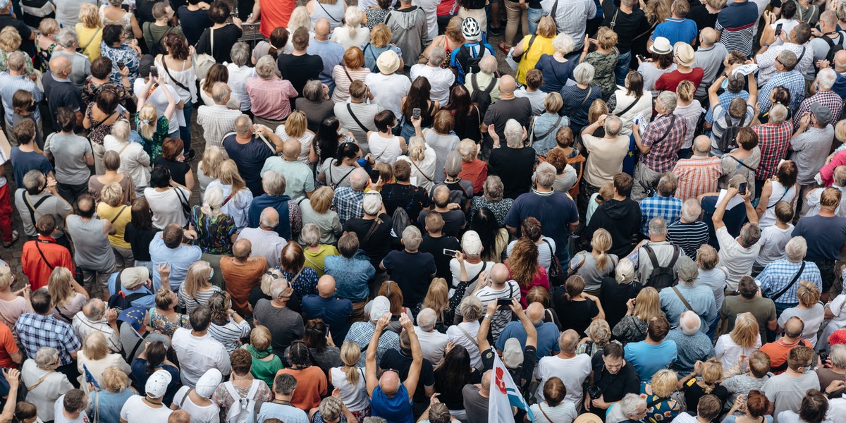 "Zachowawcze podejście do zarządzania pieniędzmi wynika przede wszystkim z lęku przed utratą posiadanych środków, ale też z poczucia braku wystarczających kompetencji" - wskazuje Dominika Maison z firmy badawczej Maison&Partners, która zrealizowała badanie na temat oszczędności i inwestowania Polaków. 