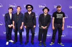 Cleo jako Dzwoneczek, Zalewski śpiewający Beatlesów. Gwiazdy na premierze Disney+[FOTO]