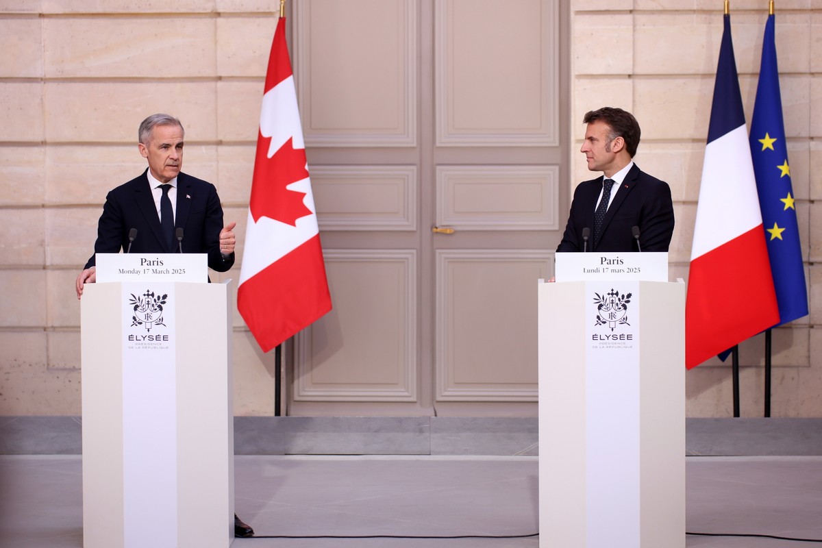 Prezydent Kanady Mark Carney i prezydent Francji Emmanuel Macron na konferencji prasowej