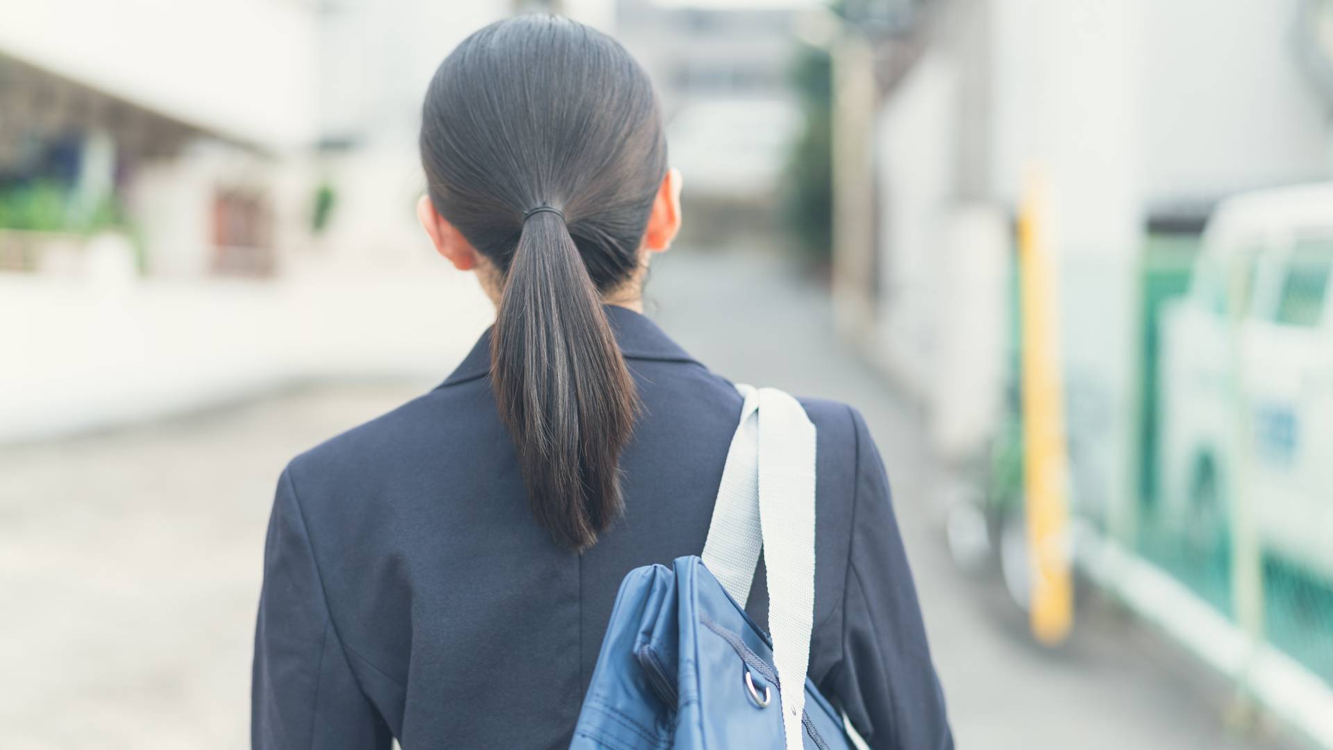 Japońskie szkoły zakazują uczennicom noszenia włosów spiętych w koński ogon. Kark może "podniecać seksualnie"