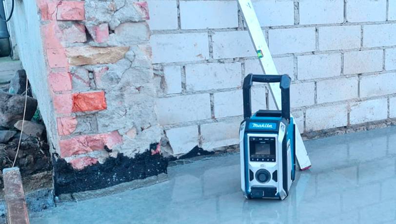 Laut und robust: Die beliebtesten Baustellenradios mit Akku oder Batterie