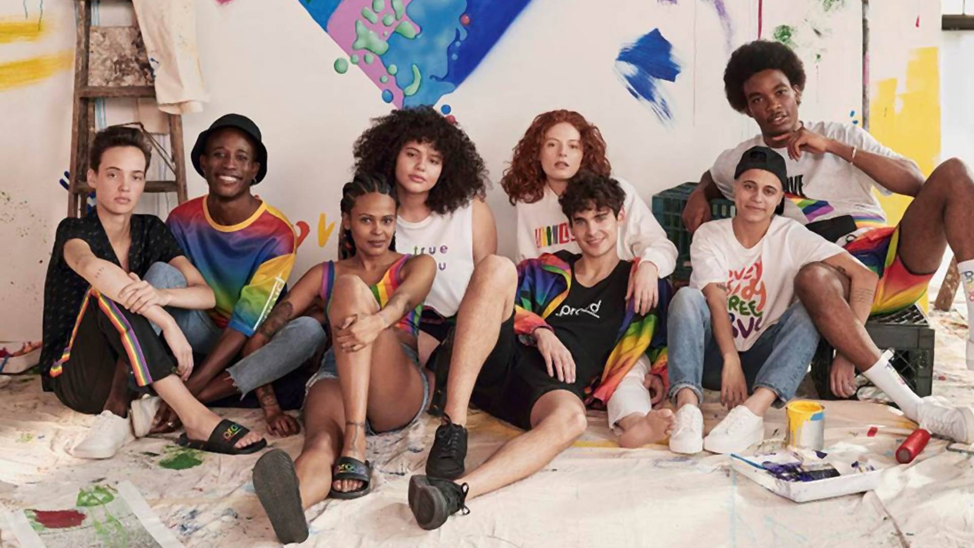 adidas, Levi's, Ikea i inni - sprawdziliśmy, jak Miesiąc Dumy LGBTQ obchodzi świat mody