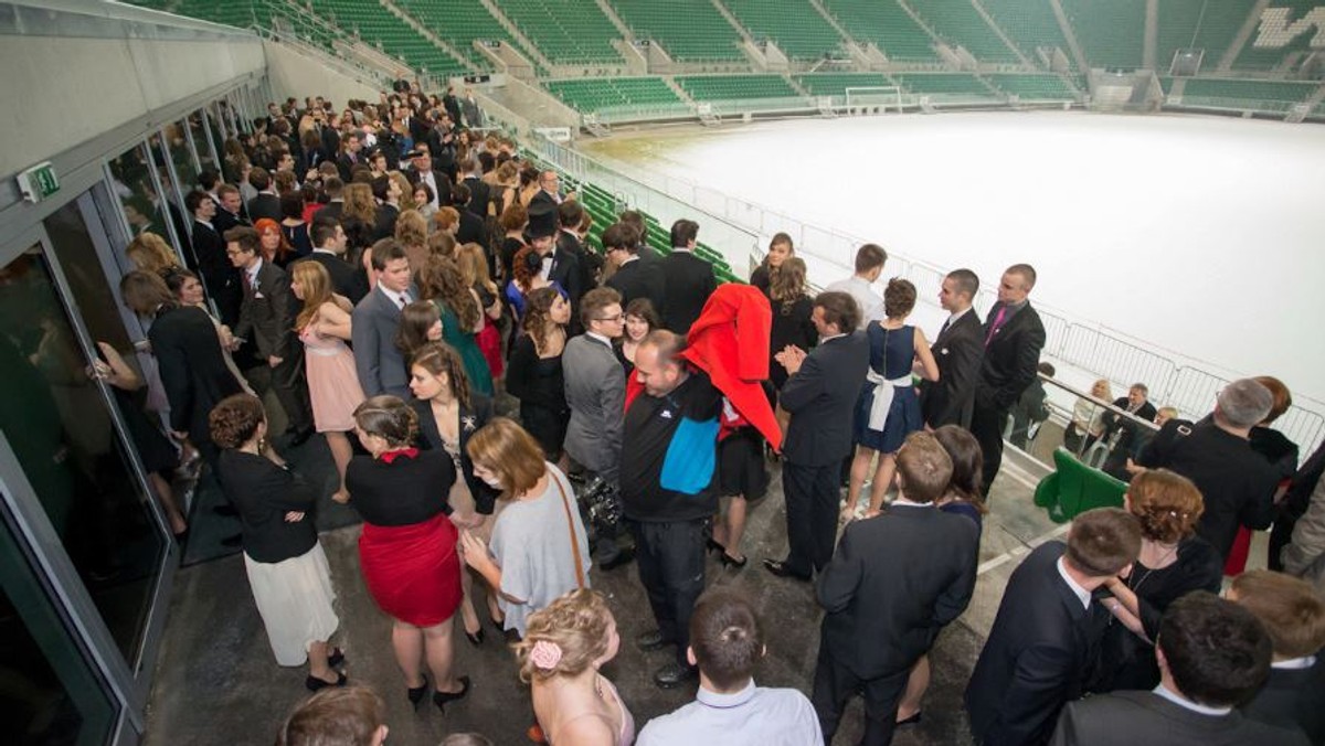 W najbliższą sobotę (11 stycznia) na Stadionie Wrocław odbędzie się pierwsza w tym roku studniówka. W Klubie Biznesowym w strefie VIP bawić się będą uczniowie XIII Liceum Ogólnokształcącego we Wrocławiu.