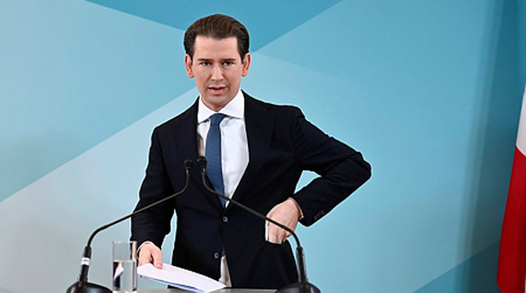 Sebastian Kurz volt osztrák kancellár sajtótájékoztatót tart Bécsben 2021. december 2-án, amelyen bejelentette, hogy minden politikai megbízatásáról lemond, és teljesen kivonul a politikai életből/ Fotó: .MTI/EPA/Christian Bruna