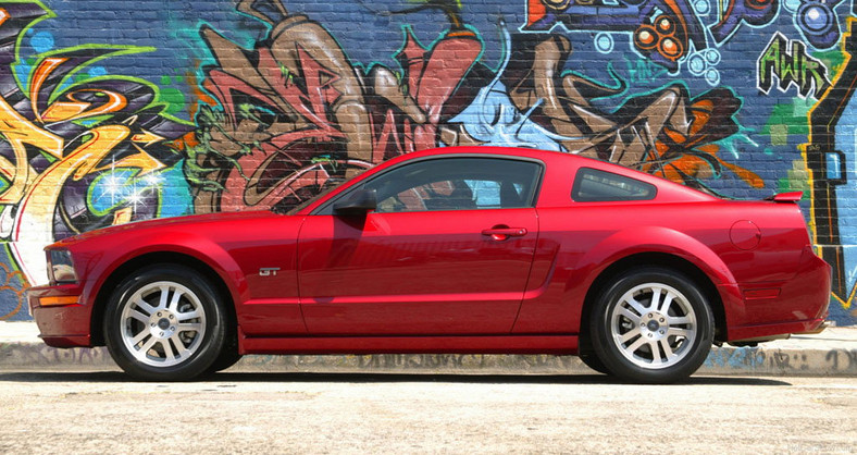 Ford Mustang V polecana wersja 4.6/305 KM 2005 r. cena 49 500 zł