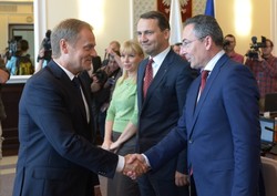 Pogrzeb Jaruzelskiego. Sienkiewicz oskarża prawicę o "grę zwłokami"