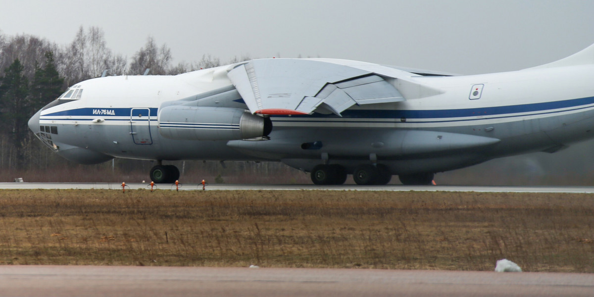 Takimi rosyjskimi samolotami transportowymi Il-76 miały być transportowane do Iranu pieniądze i sprzęt.