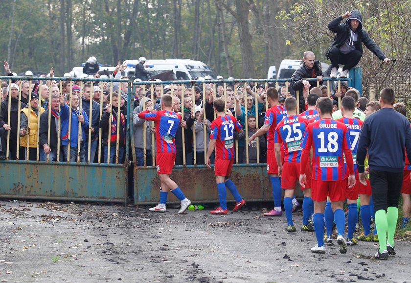 Piłkarscy bankruci. Wielkie kluby, które poszły na samo dno.