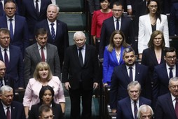 Jarosław Kaczyński spóźnił się na rozpoczęcie obrad, ale tym razem Sejm nie czekał, jak to było w poprzednich kadencjach