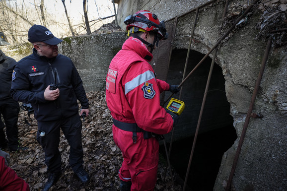 OVAKO IZGLEDA TUNEL NA MESTU GDE JE DANKA NESTALA Otkriven ispod imanja gde je devojčica poslednji put viđena, dugačak 4,5 kilometara (FOTO)