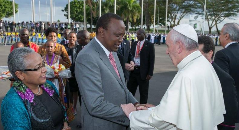 ___6475786___https:______static.pulse.com.gh___webservice___escenic___binary___6475786___2017___4___4___12___Uhuru+receives+Pope+Francis+in+Kenya