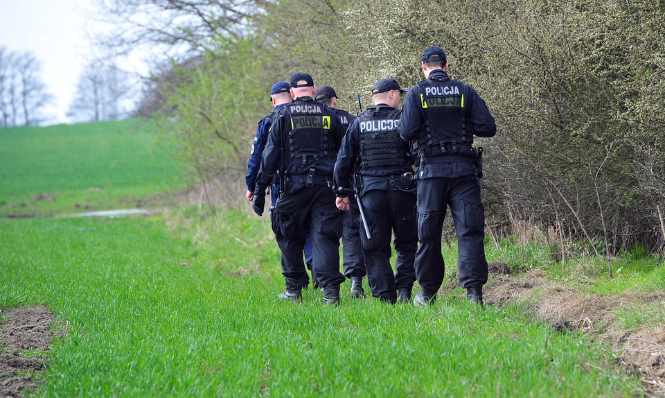 WOŁCZKOWO POSZUKIWANIA 10-LATKI (Policja podczas akcji poszukiwawczej)