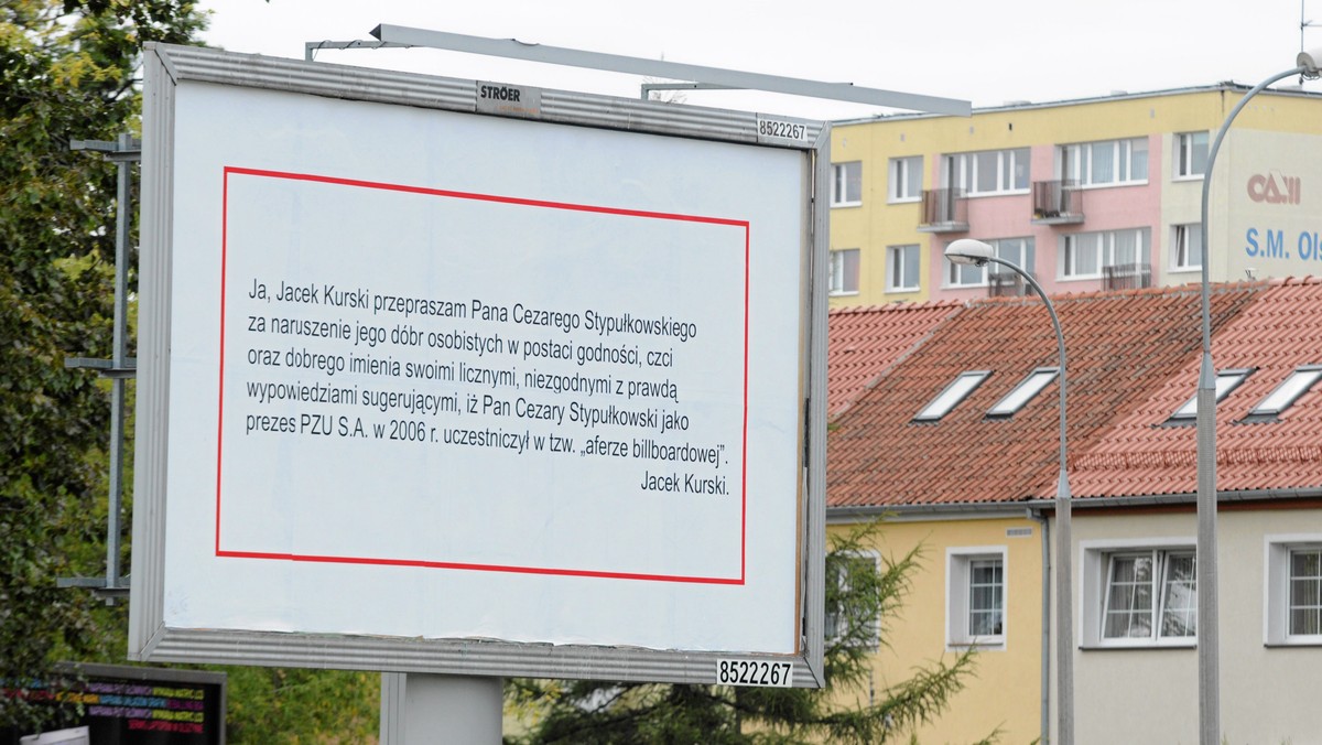 Europoseł Solidarnej Polski w specjalnym komunikatach na billboardach przeprasza byłego prezesa PZU Cezarego Stypułkowskiego m.in. za naruszenie jego dobrego imienia - donosi "Gazeta Wyborcza". Jak zaznacza dziennik, to pierwszy tego typu przypadek w kraju.