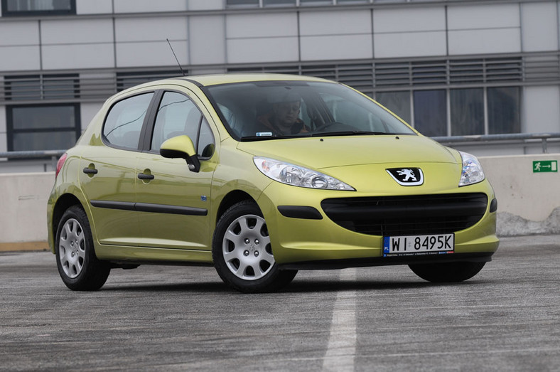 Kinetic design kontra francuskie lwiątko - Czyli Ford Fiesta kontra Peugeot 207