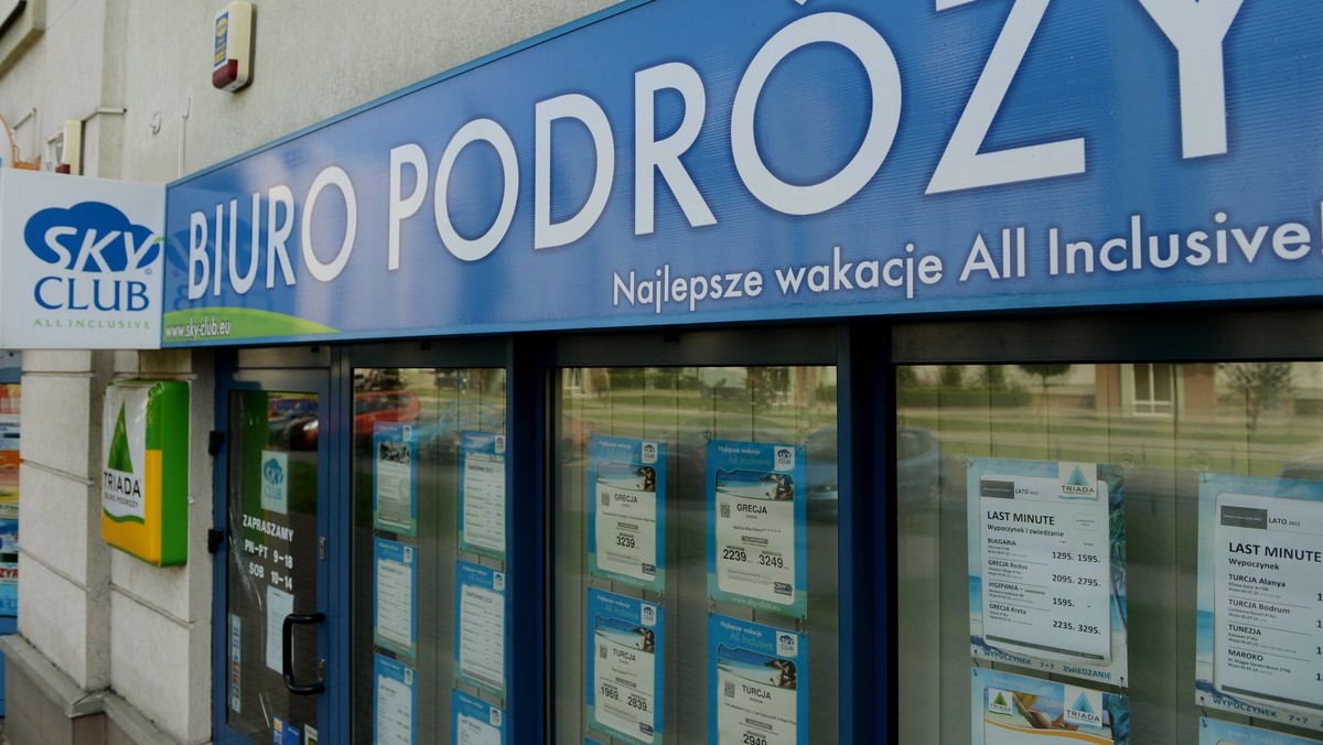 Biuro podróży Sky Club ogłosiło bankructwo. Touroperator sprzedawał wycieczki pod markami Sky Club i Triada i ze względu na brak środków finansowych nie jest w stanie prowadzić dalszej działalności. Anulowano wszystkie imprezy turystyczne - tysiące zaskoczonych i zawiedzionych podróżnych utknęło w kurortach lub w ogóle do nich nie dotrze. Ale są osoby, które przewidziały tę wakacyjną katastrofę już kilka tygodni temu - to internauci, korzystający z narzędzi monitorujących opinie tych, którzy już z usług danego przedsiębiorstwa skorzystali.