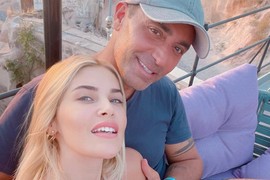 Mustafa Sandal (56) sa 19 godina mlađom suprugom - stajlinzi su im holivudski