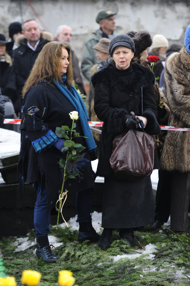 Anna Dymna i Joanna Szczepkowska na pogrzebie Krzysztofa Kolbergera
