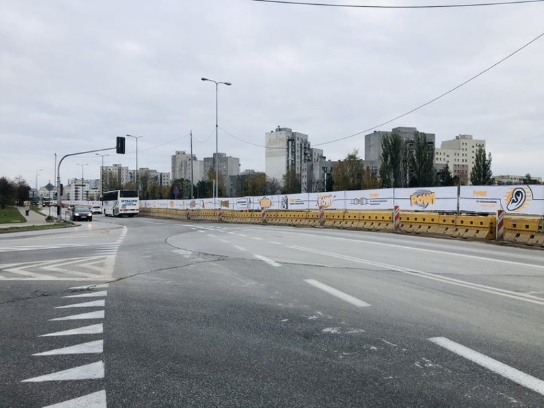 Banery na ogrodzeniu placu budowy na Ursynowie będą miały 2,3 km długości