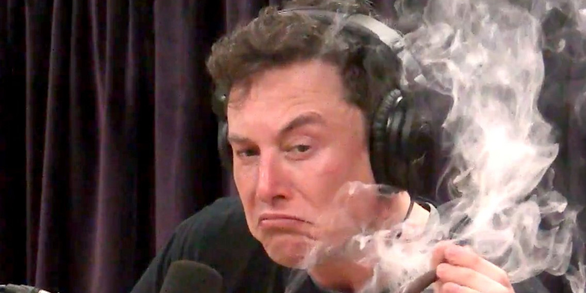 Elon Musk palił trawkę podczas nagrywania programu Joe Rogan Experience