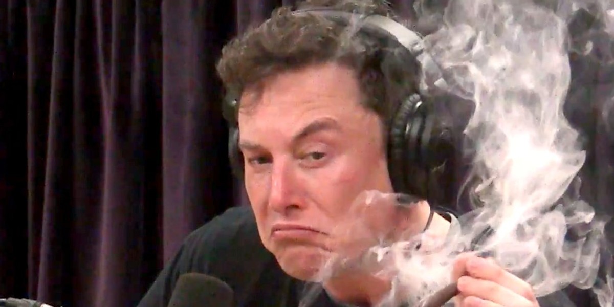 Elon Musk palił trawkę podczas nagrywania programu Joe Rogan Experience