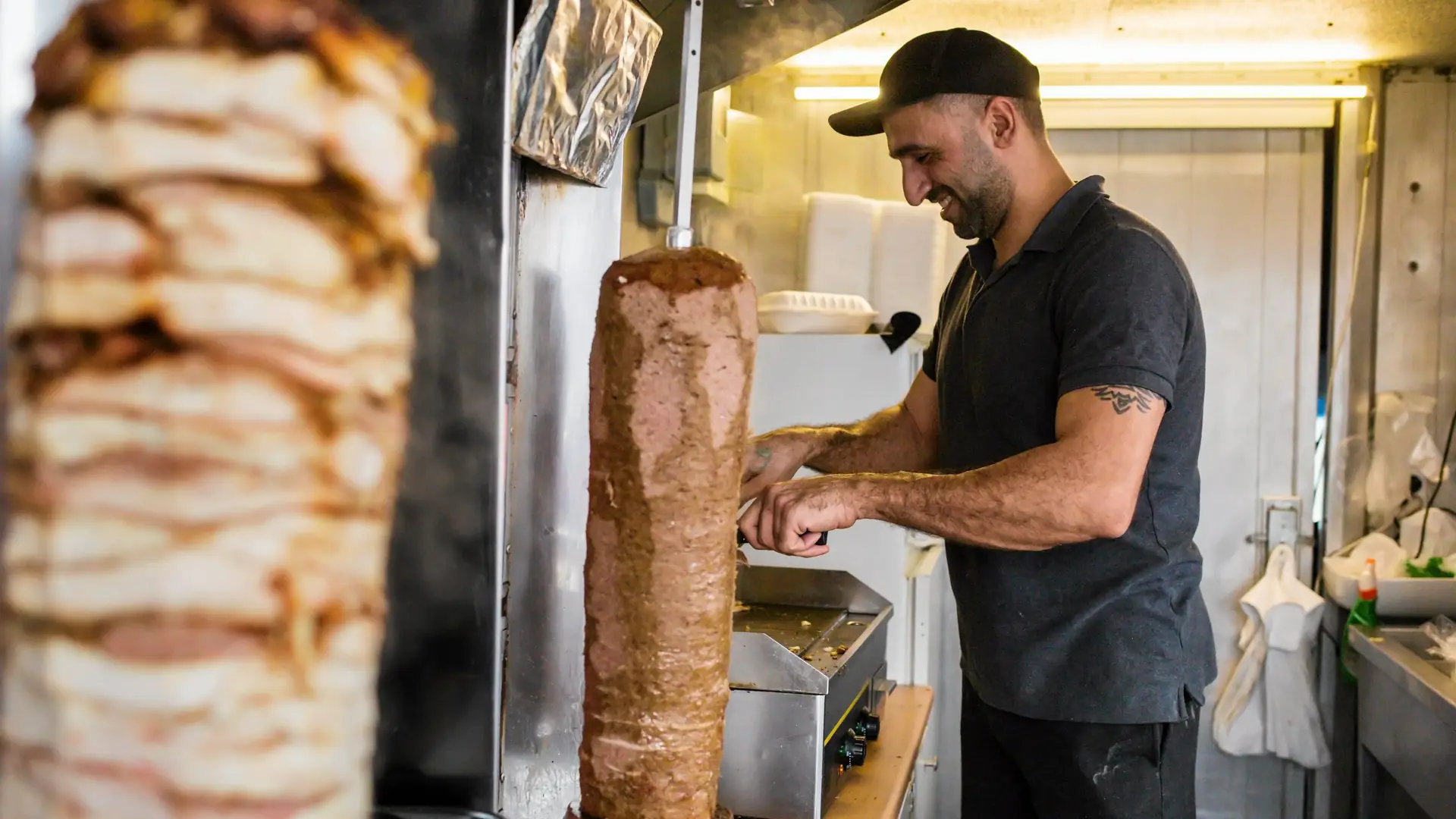 Tego uchodźcę Polska przyjęła i pokochała! Podpowiadamy, gdzie dzisiaj zjeść kebab