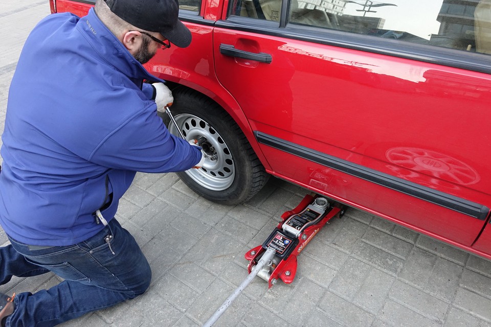 Замена колеса шаг за шагом