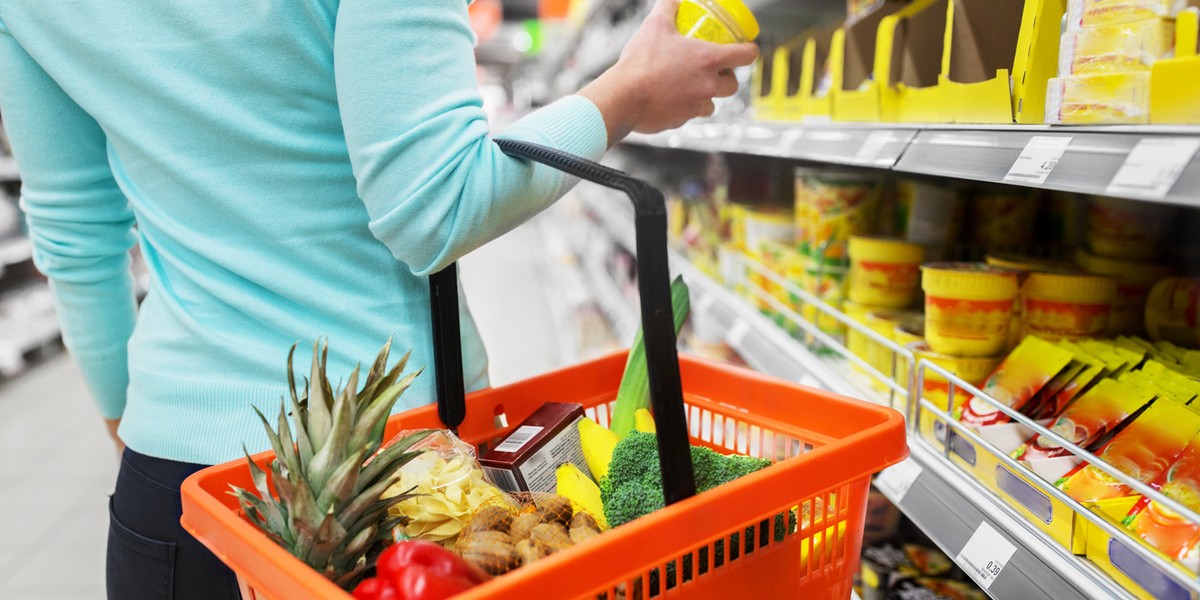 Z GfK Shopping Monitor 2019 wynika, że aż 70% konsumentów codzienne rutynowe zakupy robi w sklepach osiedlowych. Grupa wspólna klientów wszystkich rodzajów sklepów, według badania GfK Panel Gospodarstw Domowych 2018, jest bardzo duża – aż 8 na 10 badanych robi zakupy zarówno w sklepach małoformatowych, jak i w dyskontach oraz super- i hipermarketach