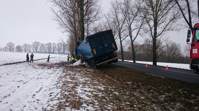 Groźny wypadek ciężarówki