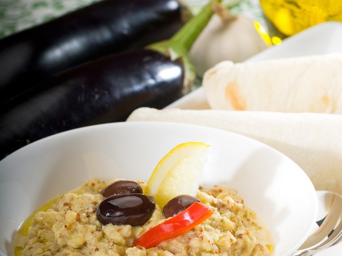 10169_stock-photo-fresh-homemade-badingian-mutabbal-baba-ghanoush-traditional-middle-eastern-dish-shutterstock_43091122