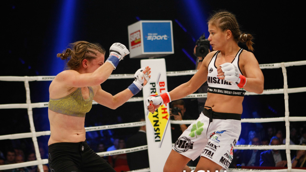 Karolina Kowalkiewicz wygrała z Simoną Soukupovą jednogłośną decyzją sędziów podczas gali KSW24. Obie zawodniczki stoczyły zaciętą walkę, która kosztowała je sporo wysiłku. Ostatecznie jednak lepsze wrażenie zrobiła Polka.