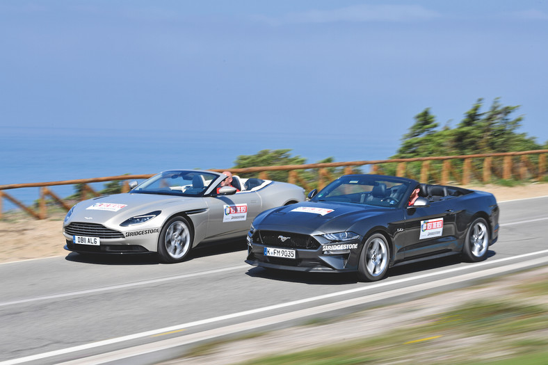 Aston Martin DB11 Volante kontra Ford Mustang Convertible