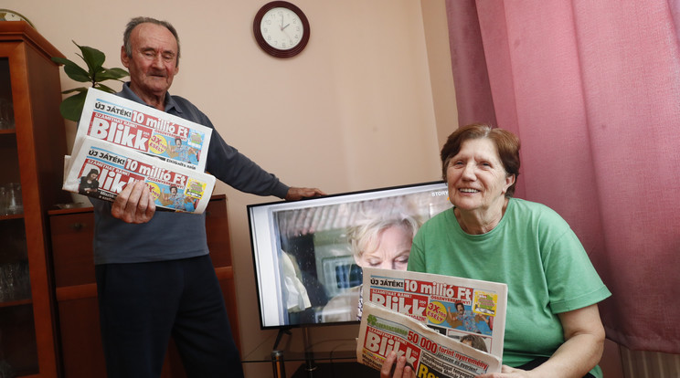 Jutka néni és férje minden nap megveszik az újságot / Fotó: Fuszek Gábor