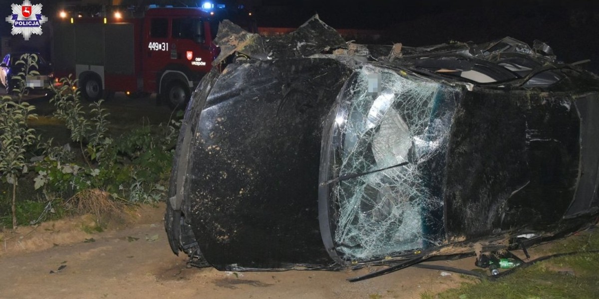 Jeden leżał obok auta, drugi wpadł do stodoły, a trzeci wylądował na dachu budynku. Horror w Majdanie Bobowskim