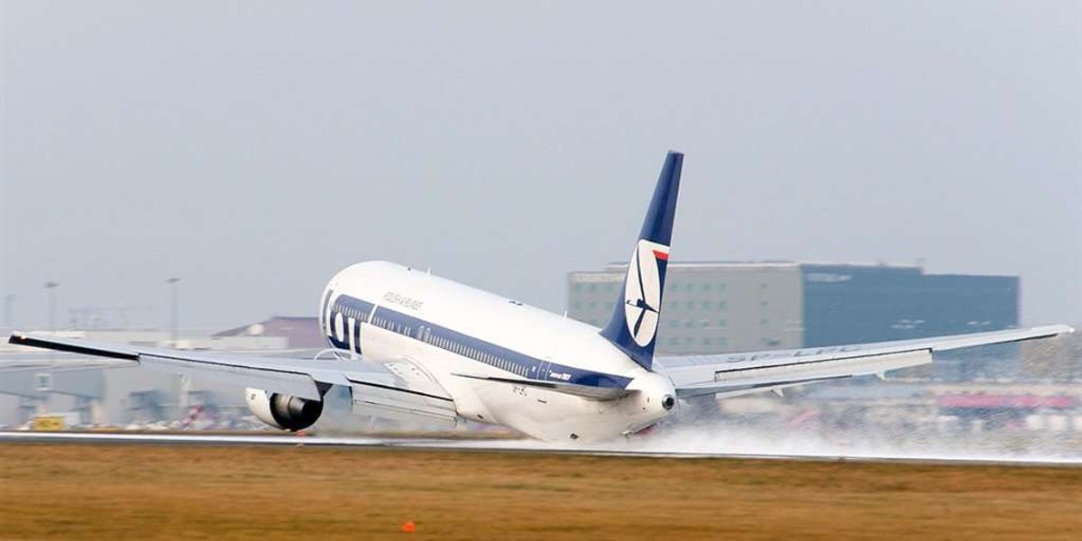 Tak boeing 767 lądował awaryjnie na Okęciu. FILM!