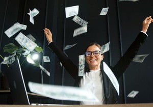 Ova 3 znaka uskoro će se kupati u parama: Stižu im novčani dobici o kojima su sanjali