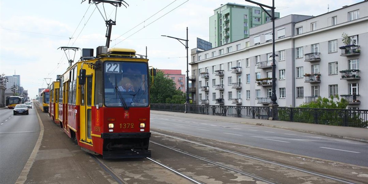 Tramwaje przed Mostem Poniatowskiego będą zwalniać ?